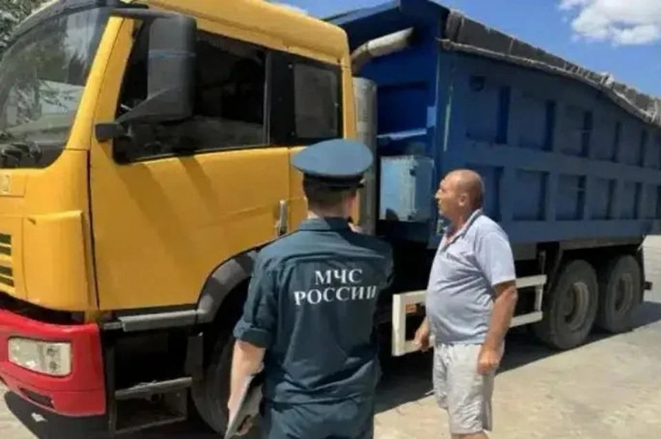 В Херсонской области сотрудники ГУ МЧС России усилили профилактическую работу на сельхозугодьях в период уборочной кампании. Фото: МЧС Херсонской области