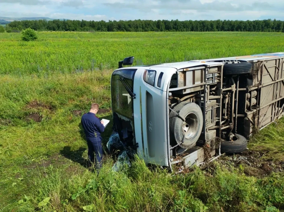После ДТП с автобусом, который перевозил 27 детей, в Красноярском крае возбуждено уголовное дело. Фото: СК.