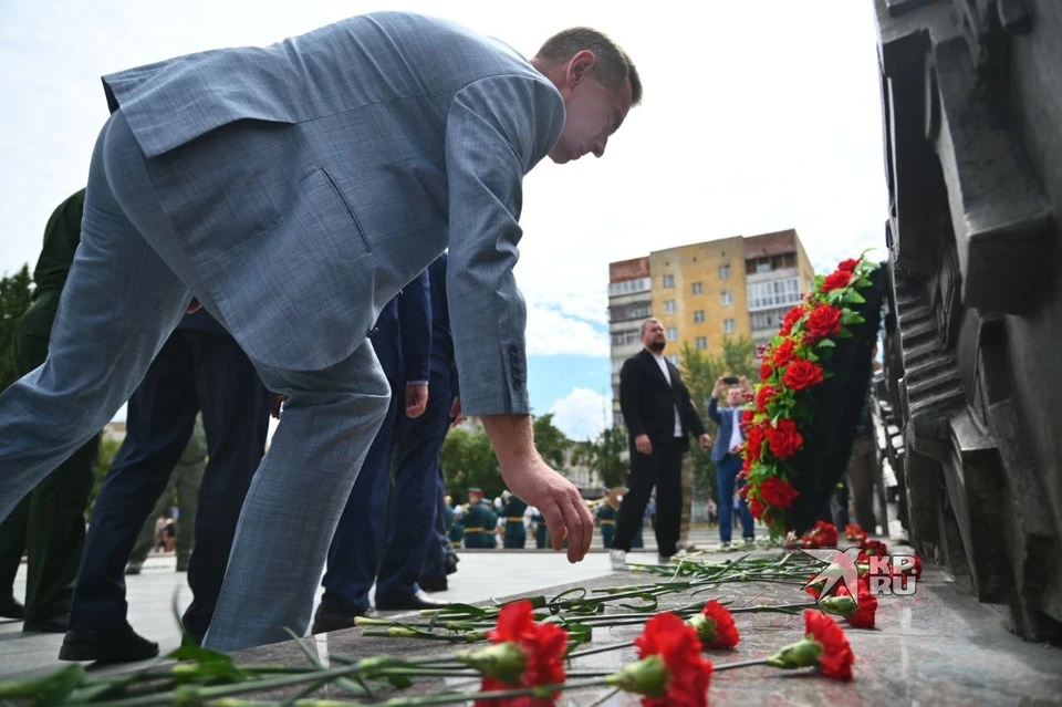 В Екатеринбурге прошла церемония у мемориала «Черный тюльпан»
