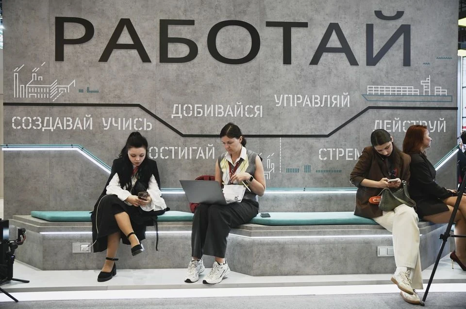 Работать можно четыре дня в неделю? В Минтруде озвучили важный момент для россиян