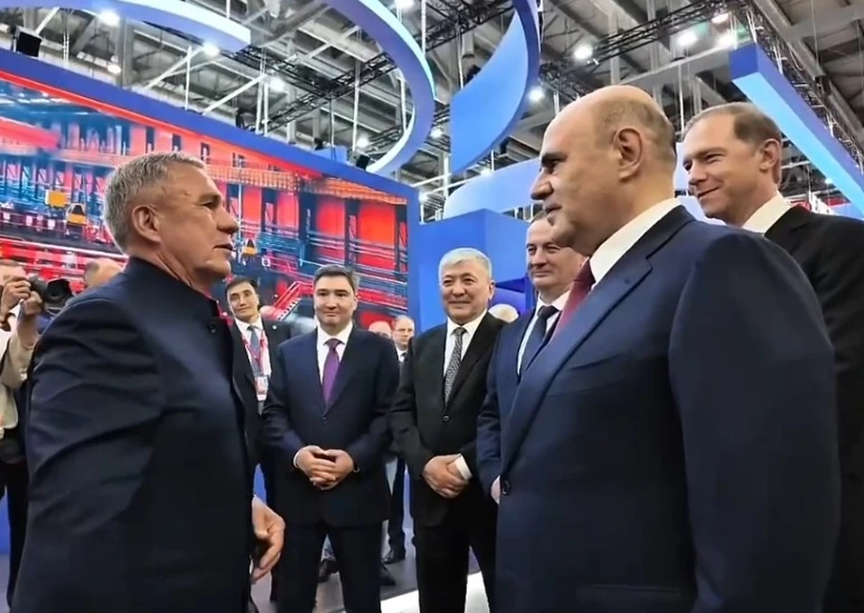 Видео разговора опубликовала пресс-секретарь главы республики Лилия Галимова.