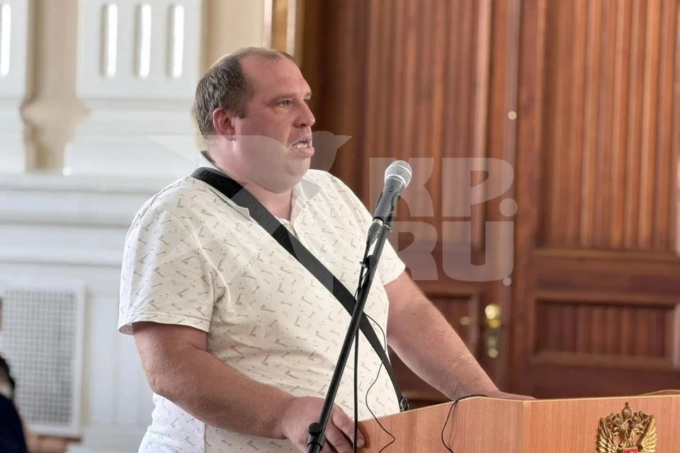 Свидетель Роман Марков рассказал, что не заметил в квартире никаких посторонних запахов, следов крови на мебели тоже не было