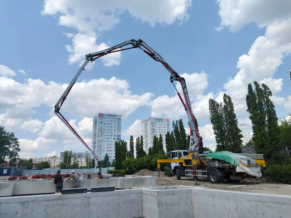 В ЦПКиО Волгограда начали облицовку самого большого фонтана свето-музыкального ансамбля