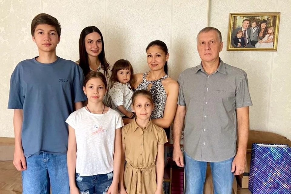 Уполномоченный по правам ребенка в ДНР Таисия Чернявская навестила многодетную семью Руцинских. Фото: t.me/uprdnr