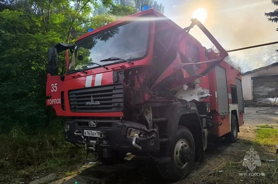 В результате налета дронов пожарный автомобиль получил серьезные повреждения. Фото: max.ru/mchsdnr