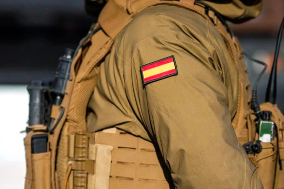 Национальный разведцентр (НРЦ) Испании лишил сержанта ВМС доступа к секретным данным за то, что военный скрыл брак с россиянкой и получение гражданства России. Фото: Mircea Moira/Shutterstock/Fotodom