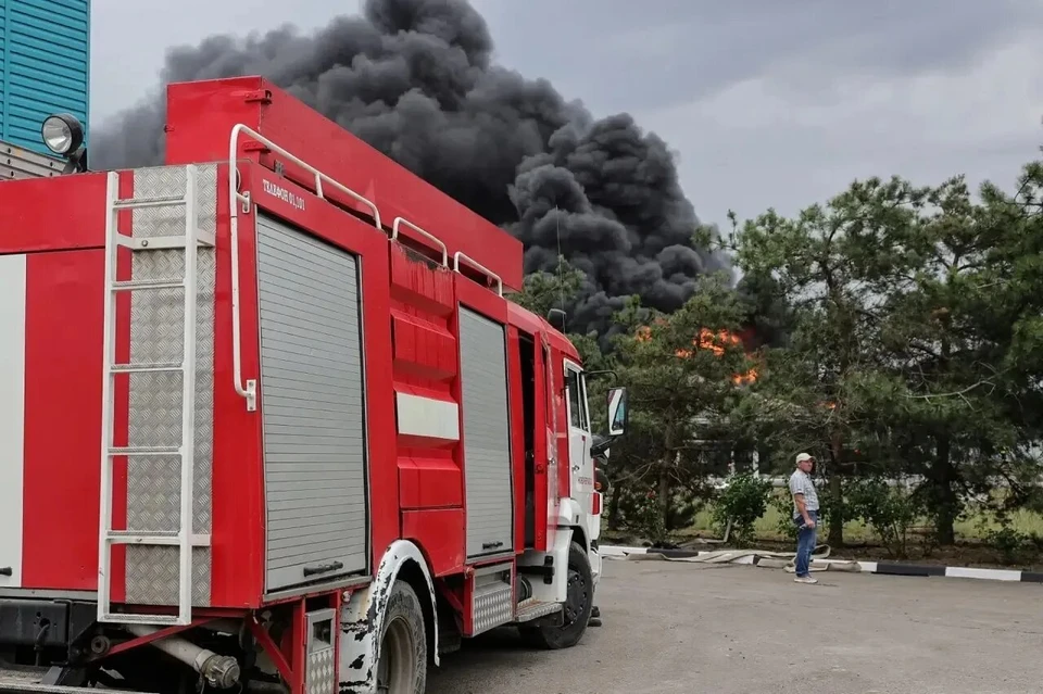Пожарные полностью потушили все возгорания. Фото: канал Юрия Слюсаря в МАХ