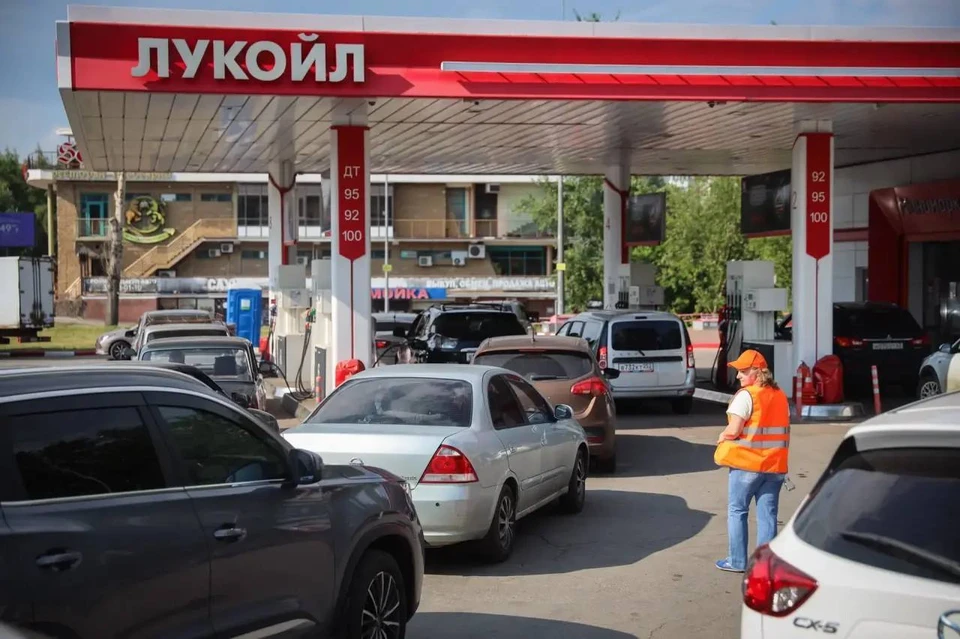 Более тысячи волонтеры работают на АЗС в Нижнем Новгороде.