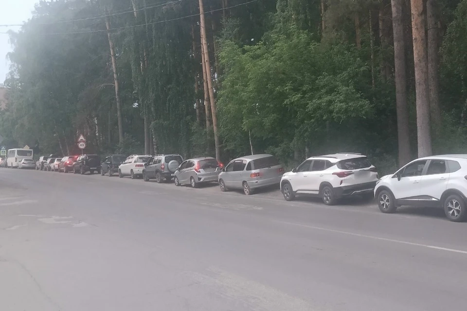 Очереди к заправкам иногда занимают несколько часов