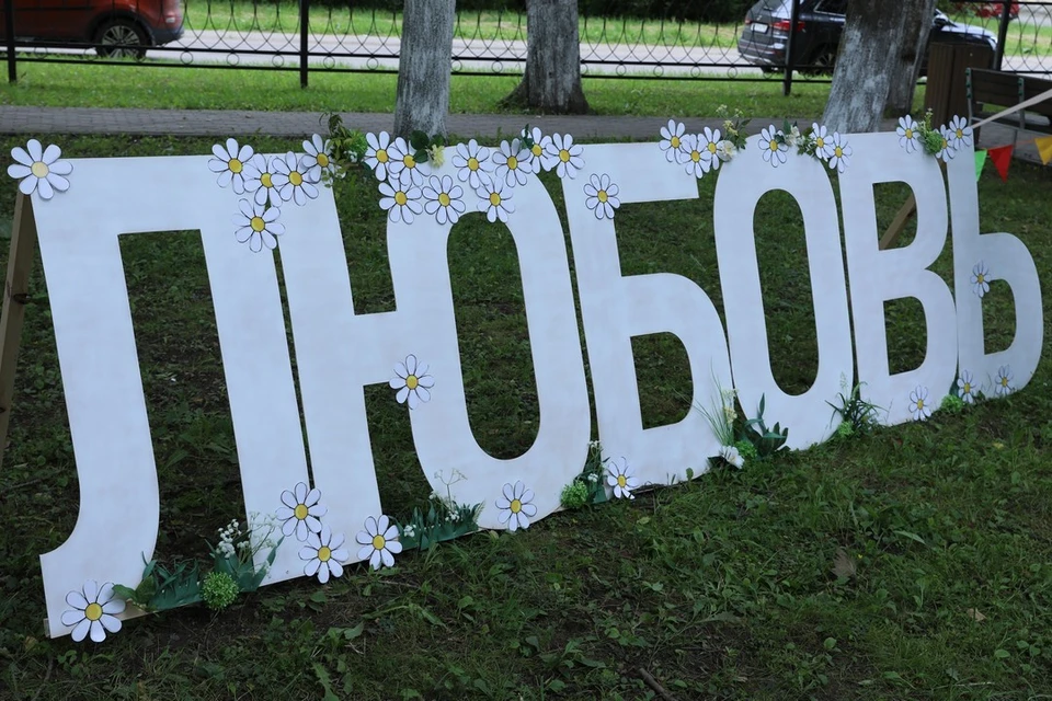 Волховчане отметили День любви, семьи и верности. Фото: Тимур Румянцев.