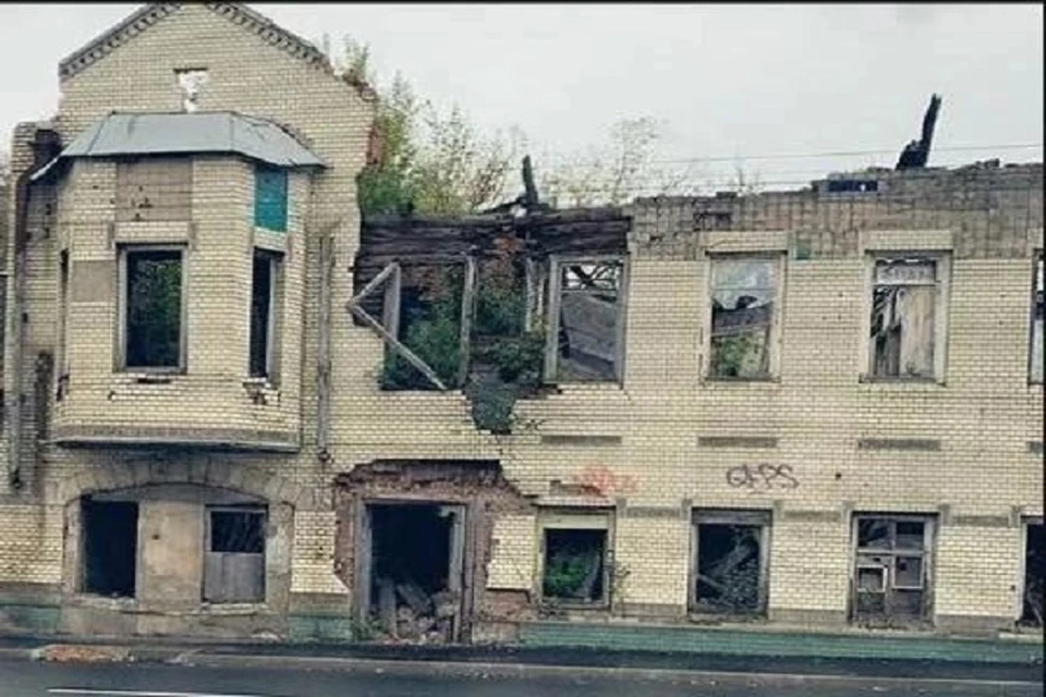 У старинного дома появился новый хозяин.