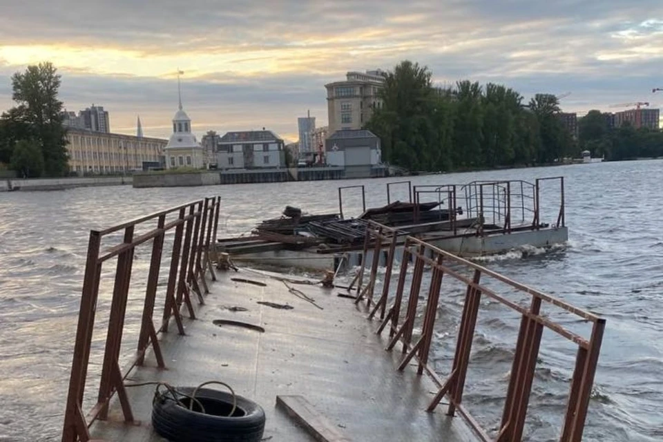 Парень подрабатывал на причале летом. Фото: vk.ru/spb_today