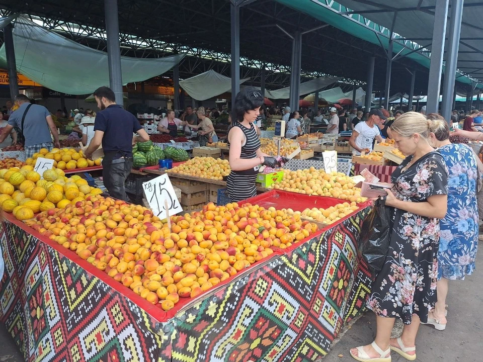 Центральный рынок радует ассортиментом и буйством красок.