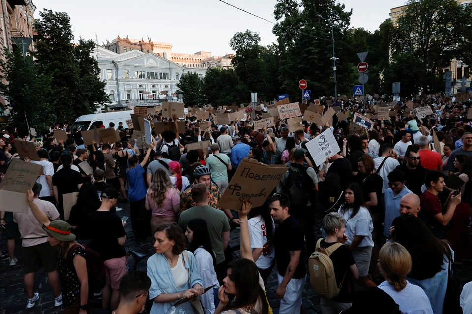 На Украине в городах сотни людей присоединились к митингам в поддержку Федорова