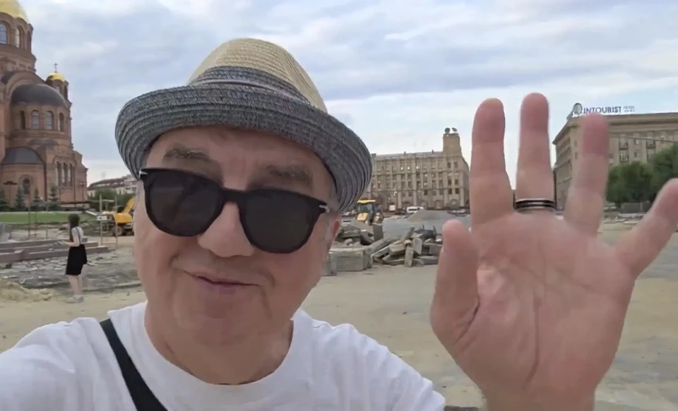 Шахрин показал перекопанную площадь Павших Борцов в Волгограде. Кадр с видео.