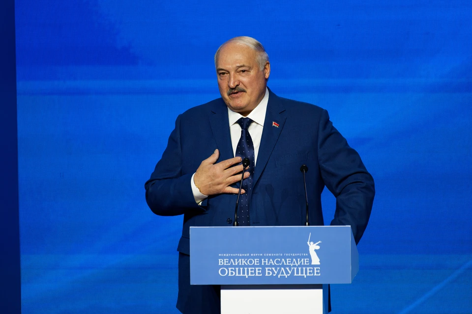 Лукашенко: молодежь Белоруссии не отличает вилы от лопаты