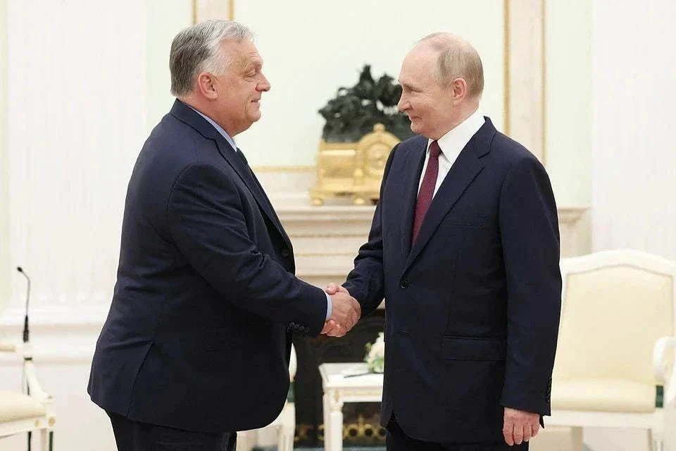 Песков заявил, что переговоры Путина и Орбана никогда не шли на русском языке