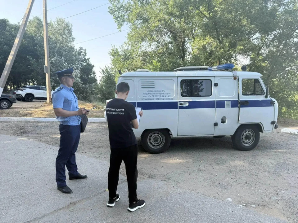 Судно "Омега" опрокинулось в Астраханской области, пропал один человек. Фото: пресс-служба Южной транспортной прокуратуры