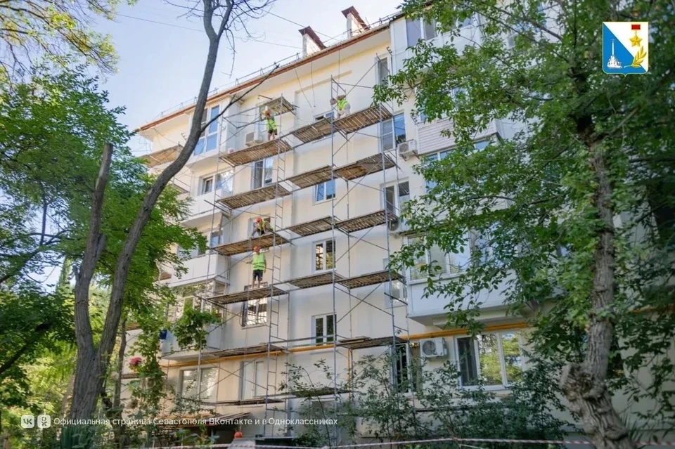 В нынешнем году обновлено уже девять фасадов таких зданий. фото: sev.gov.ru