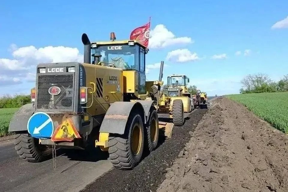 Под контролем «Службы автомобильных дорог Донбасса» полностью завершены работы на 14 участках межмуниципальных дорог. Фото: ТГ/Бондаренко