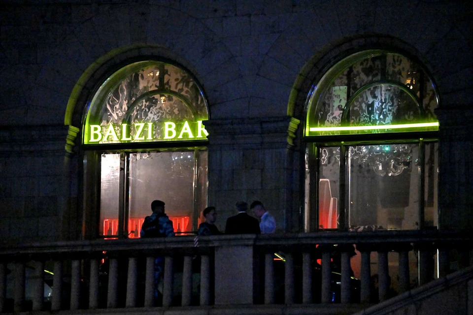 Бомбу в ресторан Balzi Ross принесла неизвестная женщина.