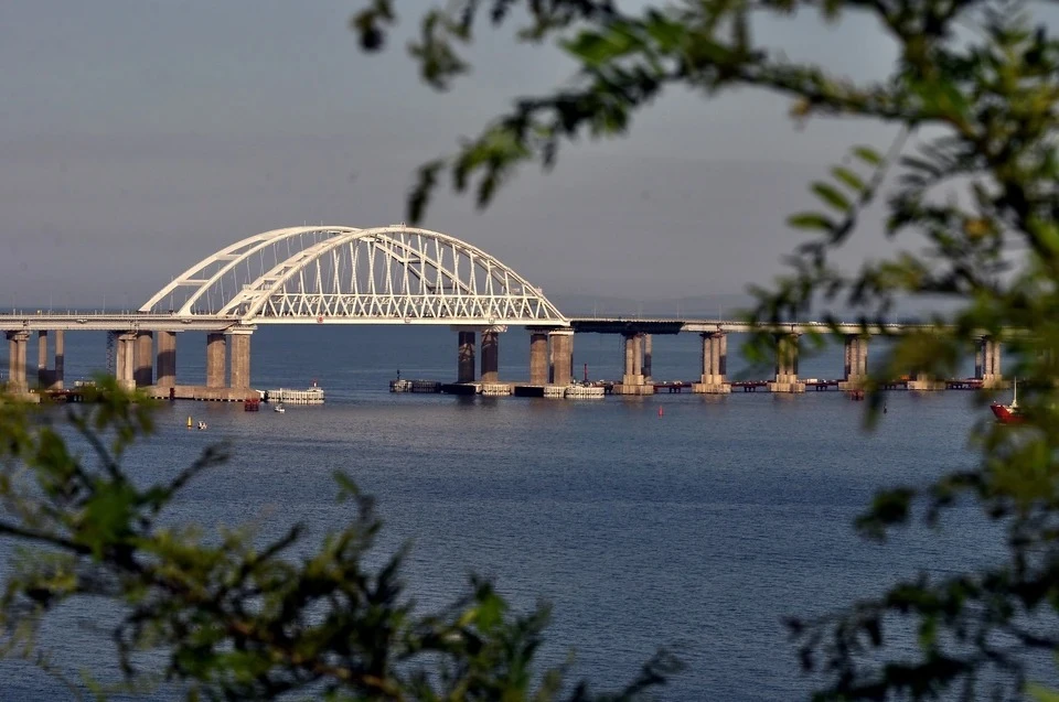 В очереди перед Крымским мостом со стороны Кубани стоят 453 автомобиля