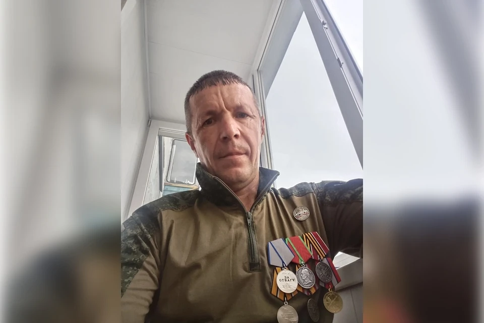 Алесандр Мельников имеет несколько боевых наград. Фото: личный архив