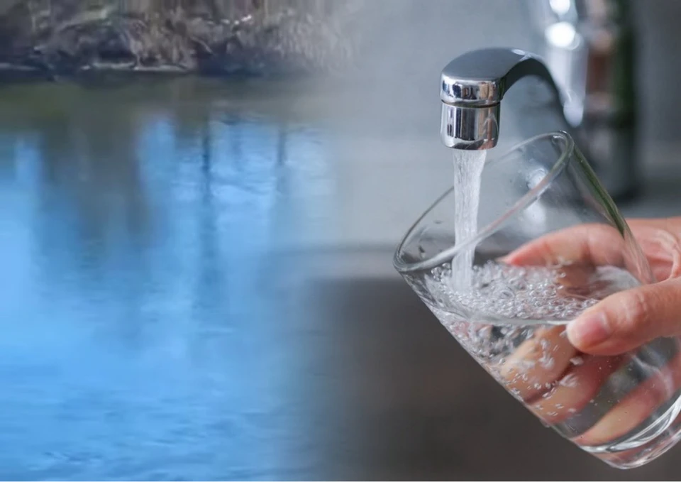 За наличие воды в кране отвечают местные власти. Фото: коллаж КП