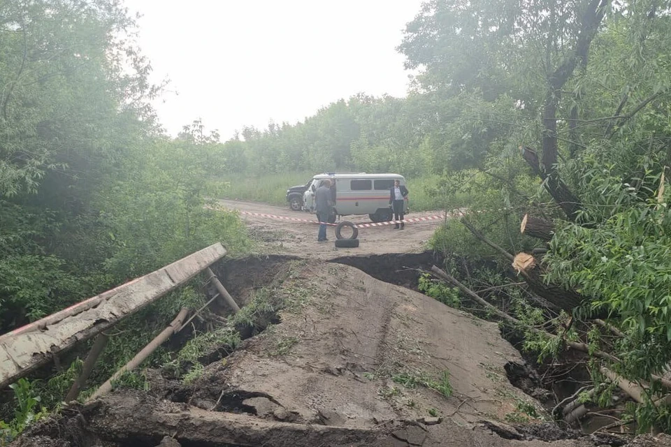Старую переправу размыло в прошлом году