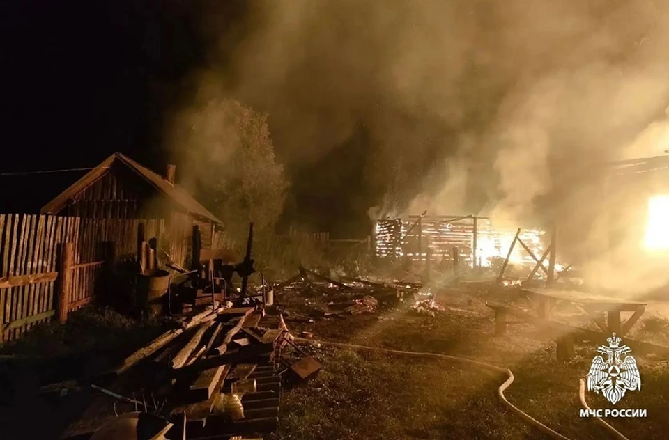 При пожаре в Брейтовском округе погибла хозяйка дома.