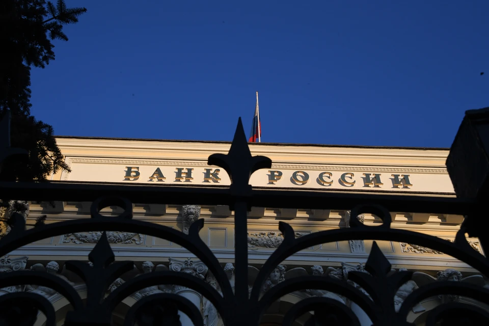 ЦБ ограничит пополнение счета в цифровых рублях 300 тысячами в месяц