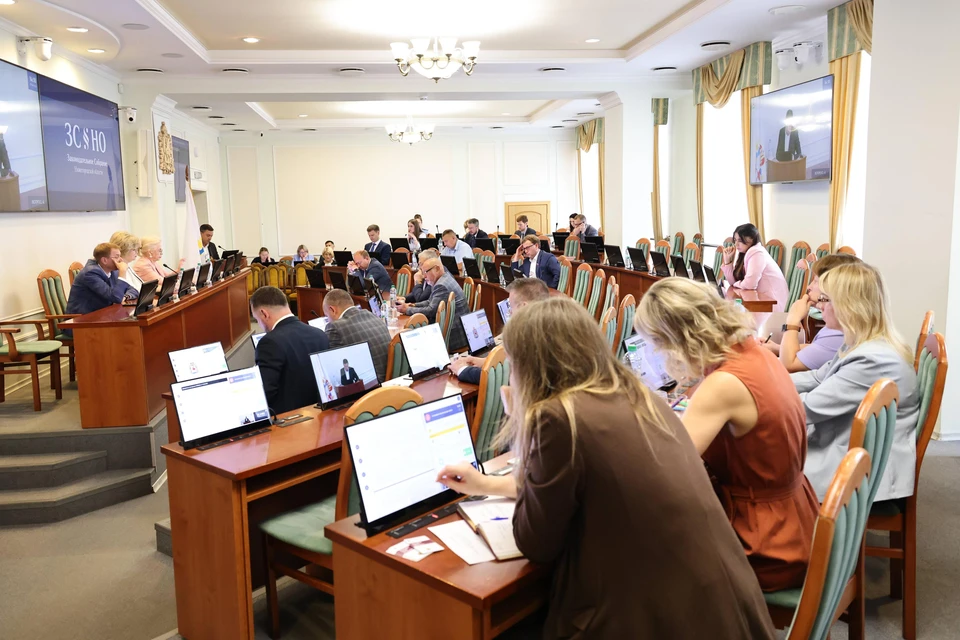 176 выпускников получили максимальный результат по одному предмету, еще 24 – сразу по двум. Фото: Пресс-служба ЗСНО