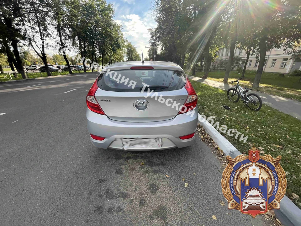 Несовершеннолетняя девочка на велосипеде попала под колеса автомобиля Hyundai на улице Кирова в Туле.