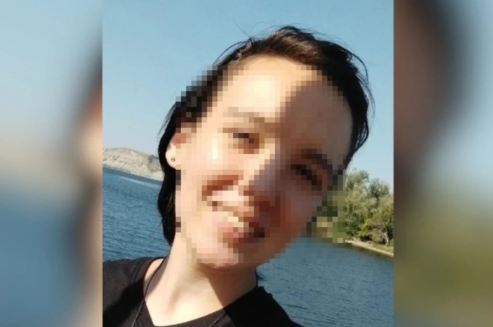 В этом году Виктория оканчивала художественный промышленный колледж, где была заметной и активной студенткой.