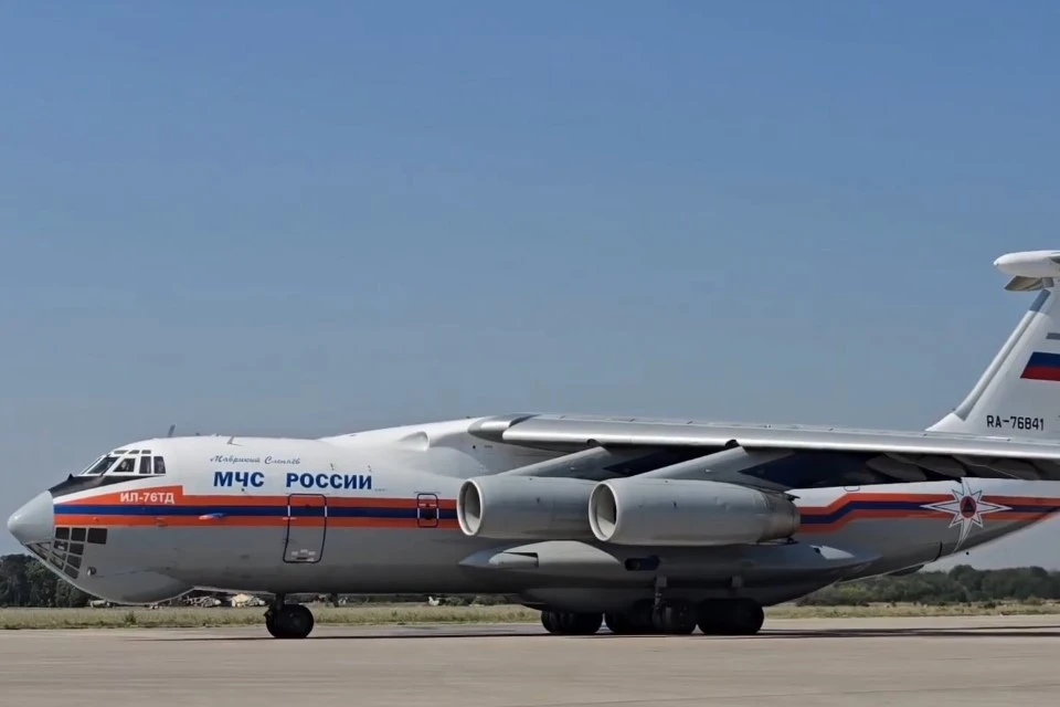 Самолёт МЧС Ил-76 помог защитить 50 объектов в Сербии от лесных пожаров, фото: МЧС России, кадр из видео
