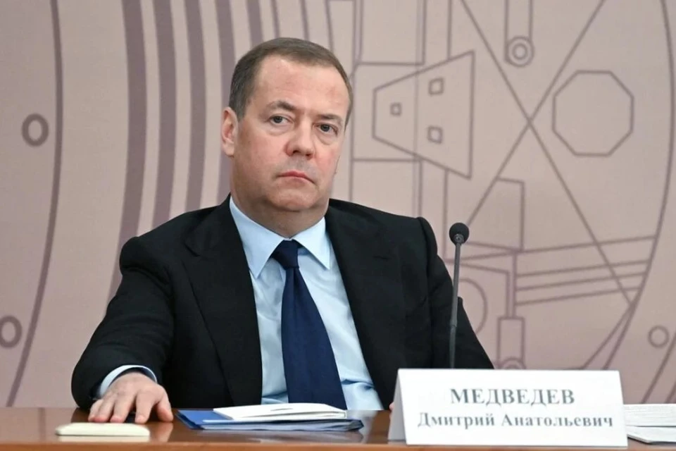 Медведев об Украине: "Банда христопродавцев с наркоманом во главе"