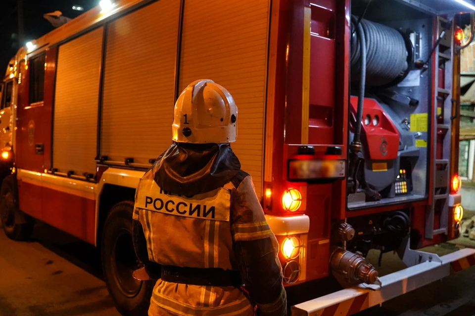 Полностью возгорание потушили в 21:41.