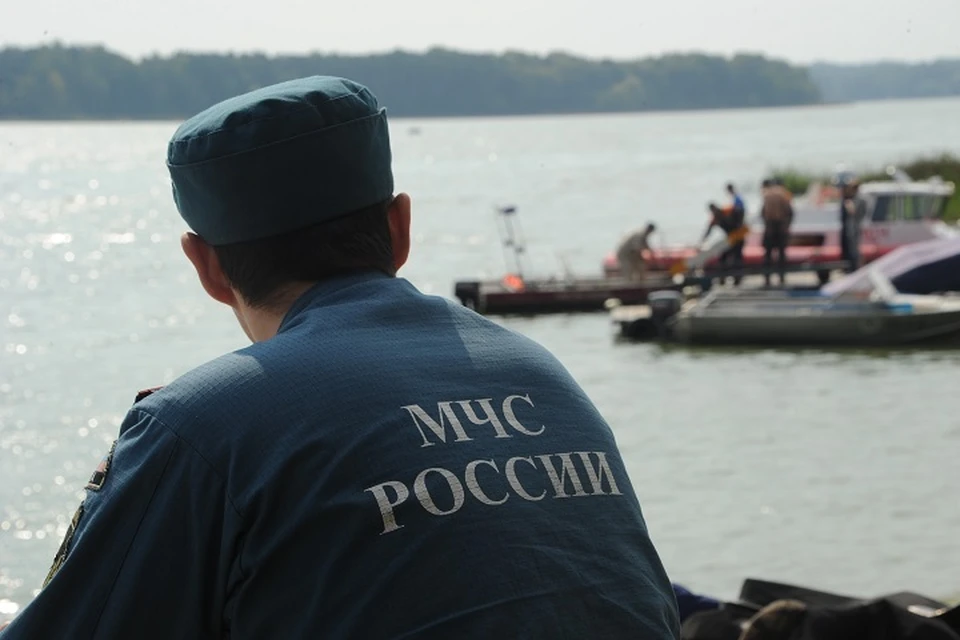 Людей на лодке с заглохшим мотором спасли в Приморье