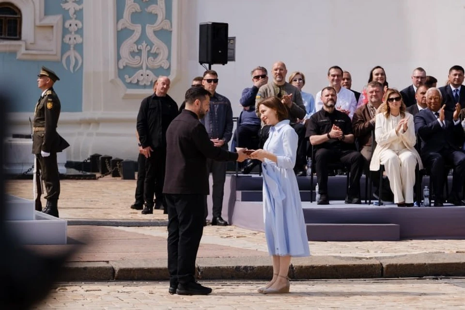 Зеленский наградил президента Молдовы Санду орденом княгини Ольги. Фото:t.me/romania_ru