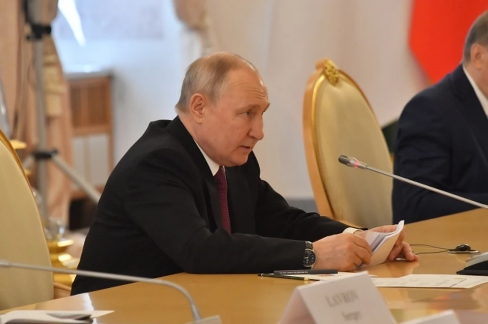 Президент России Владимир Путин подписал указ о награждении государственными наградами.