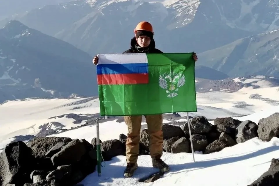 Сотрудник Россельхознадзора по ДНР совершил восхождение на вершину Эльбруса. Фото: Пресс-служба филиала Россельхознадзора по ДНР и ЛНР