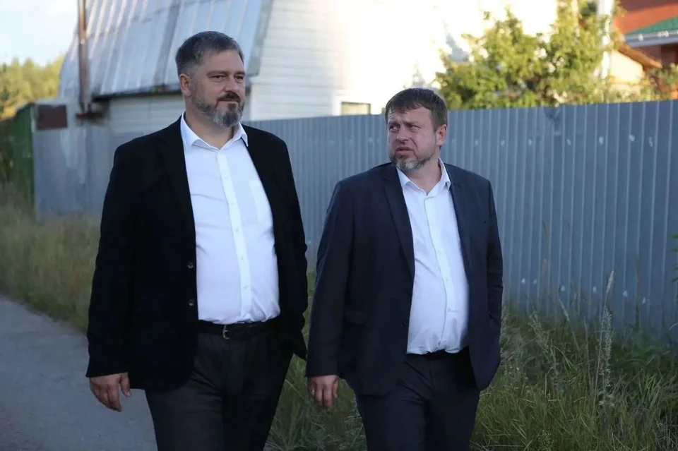 Михаил Клинков оценил ход благоустройства в поселке Пыра. ФОТО: Соцсети Михаила Клинкова.