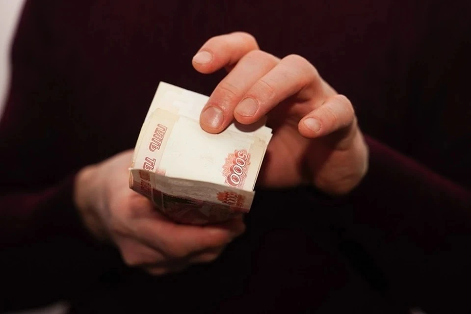 Курьеры мошенников украли у жителя Кировской области 2,9 млн рублей