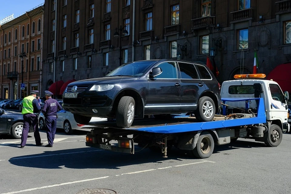 Больше сотни машин увезли на спецстоянку за месяц во Владивостоке