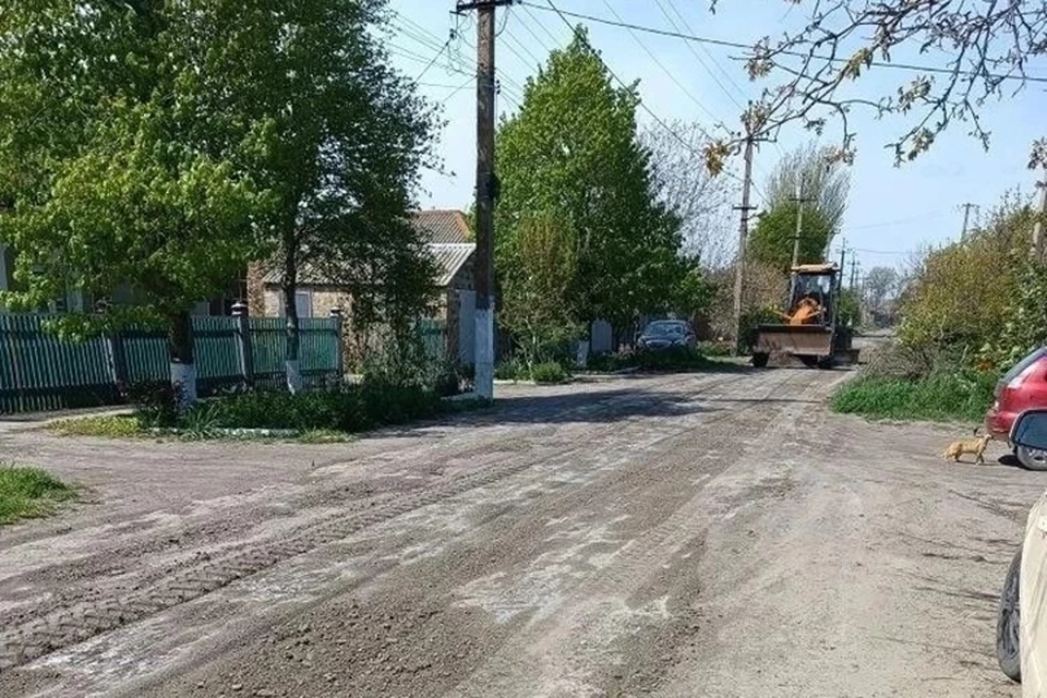 В Геническом округе Херсонской области продолжается обновление дорожной инфраструктуры. Фото: MAX-канал Владимира Сальдо
