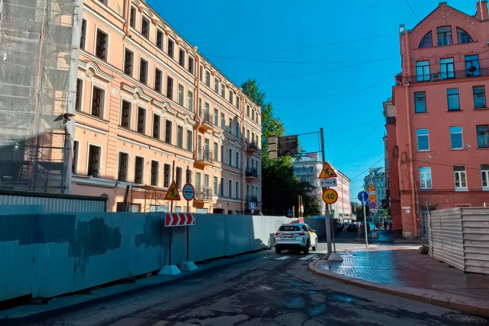 В здании еще продолжаются работы.