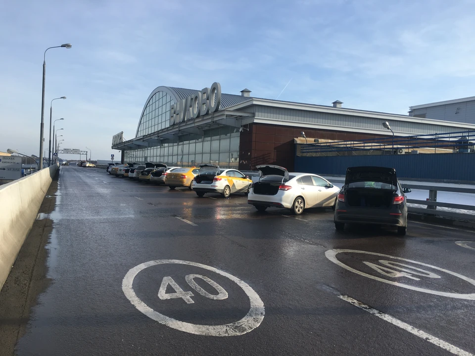 Пока маршрут доступен на внутренних рейсах в аэропортах Внуково (Москва), Пулково (Санкт-Петербург) и Кневичи (Владивосток).