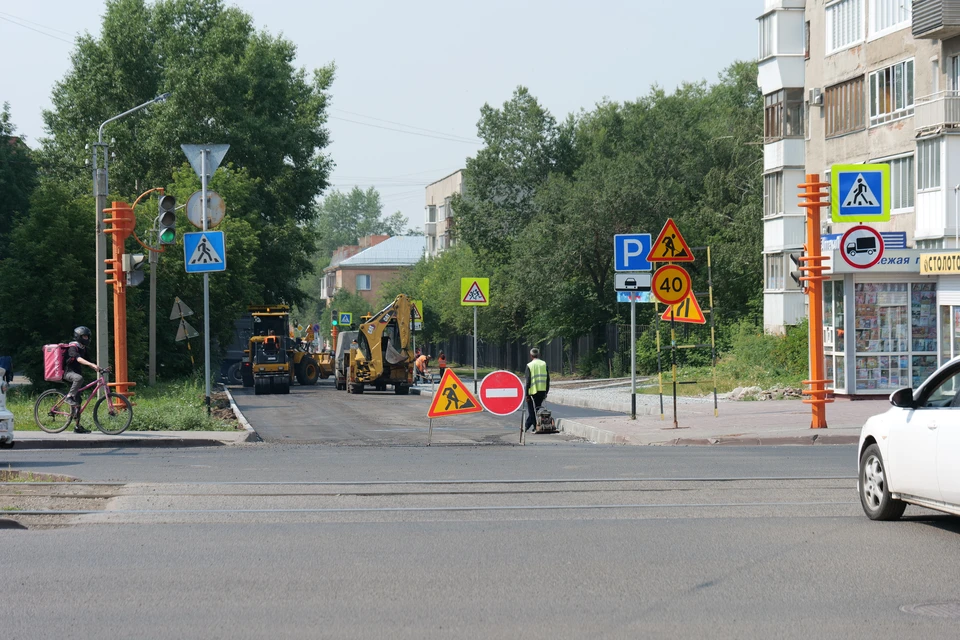 К 1 сентября в Кузбассе приводят в порядок дороги, ведущие к школам.
