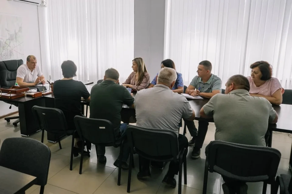 Глава Мариуполя Антон Кольцов подчеркнул важную роль института старших по домам и ТОСов. Фото: МАХ/Кольцов