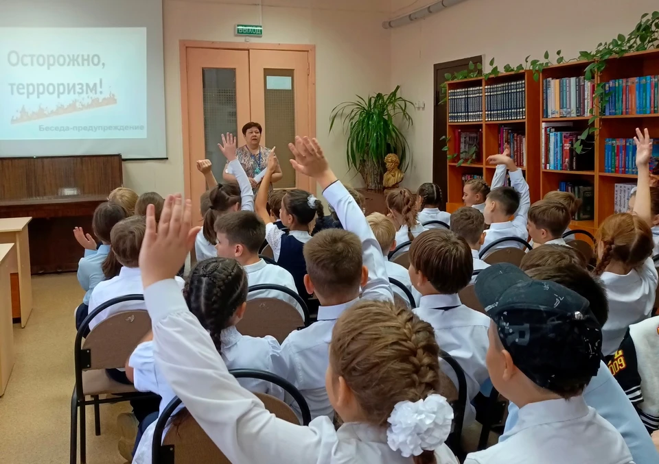 Урок безопасности провели для учащихся школы № 9 / Фото: Библиотека № 29 | СМИБС